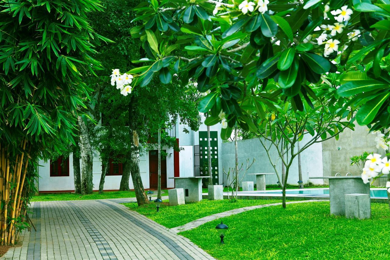 Вилла Oak Residencies Кирибатгода Экстерьер фото